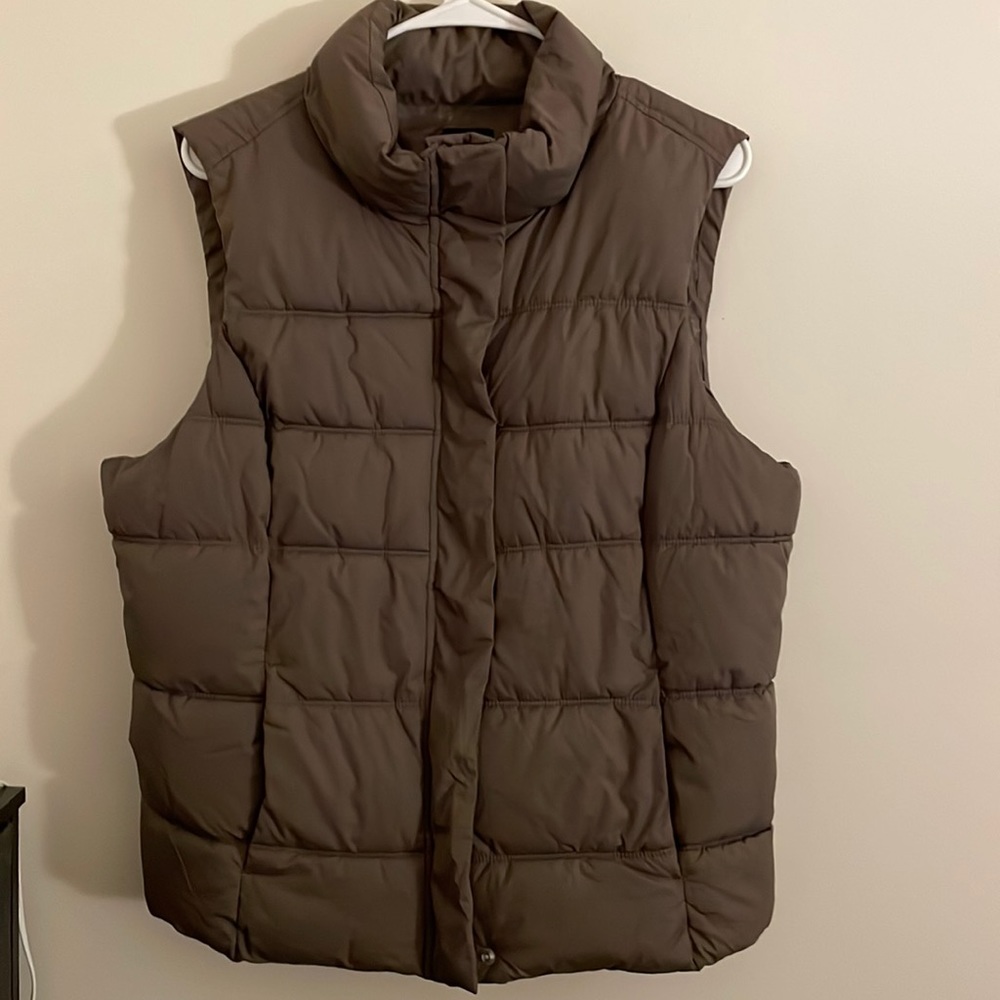 Gap Puffer Vest (brown)